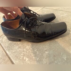 Men shoe; size 11.5 (43 EU)